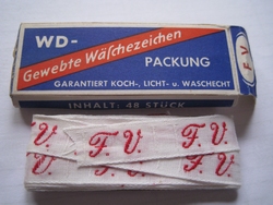 Initialen - Lint F.V.  Lint 1 cm breed