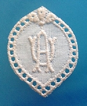 1 Monogram  A.U - U.A.  3 x 2,5 cm