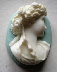 Cameo  4 x 3 cm