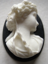 Cameo  4 x 3 cm