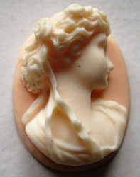 Cameo  4 x 3 cm