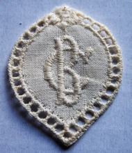 1 Monogram B.C. - O.C.  3 x 2,5 cm