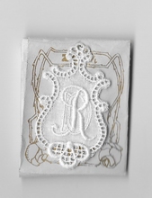 6 Monogrammen D.R.  4,5 x 2,5 cm