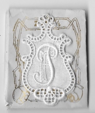 6 Monogrammen F.P.  4,5 x 2,5 cm