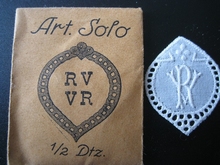 6 Monogrammen - R.V. - V.R.  29 x 24 mm