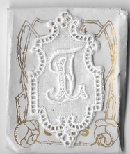 6 Monogrammen L.T.  4,5 x 2,5 cm