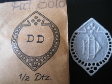 6 Monogrammen D.D.  29 x 24 mm