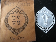 6 Monogrammen - U.V. - V.U.  29 x 24 mm