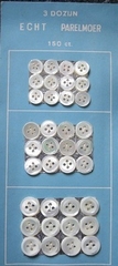 36  Parelmoerknoopjes - kaart  10 mm