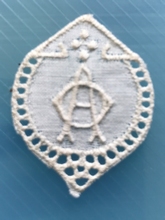 1 Monogram  A.O.of O.A.  3 x 2,5 cm