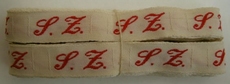 1 Initiaal - Lint S.Z.  Lint 1 cm breed