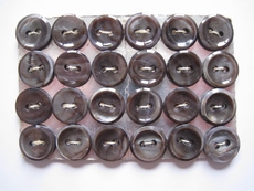 24 Perlmuttknöpfe - Grau  11,5 mm