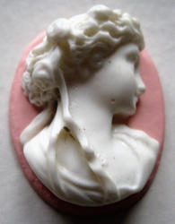 Cameo  4 x 3 cm