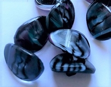 Glasknoop - zwart  18 x 13 mm
