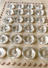 24  Glasknöpfe auf Kart 14 mm