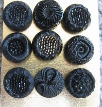 9  Glasknöpfe auf Kart 23 mm
