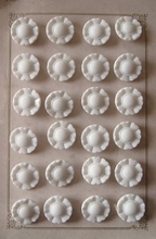 24 Glasknöpfe auf Karte - Weis 18 mm