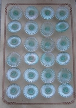 24 Glasknöpfe auf Karte - Weis 18 mm