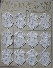 12 Initialen t F. Kaart 3,5 cm