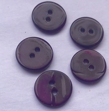 Parelmoerknoop - donker paars. 15 mm